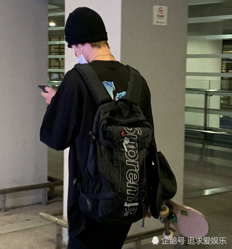 看背影猜男明星,李现,肖战一眼就看出来了,能看出最后一位绝对是真爱!