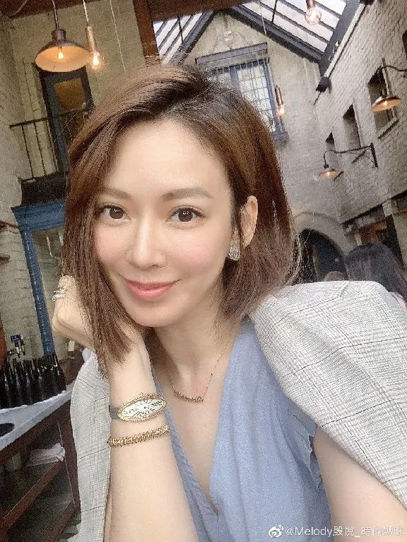 小s开玩笑说melody有种自然讨人厌的气质,她是这样回应的.