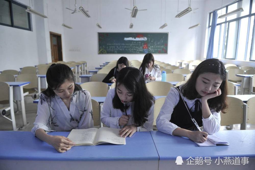 大学生上课挑座位时,这3个位置最受欢迎,尤其最后一个