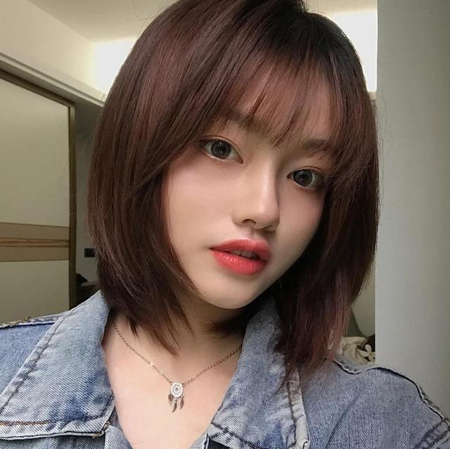 小个子女生别留"黑长直,今年最流行的4种短发,既显高又瘦脸