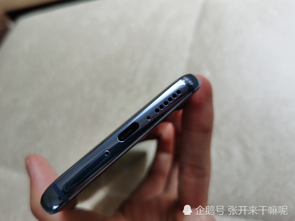 小米10这次的双扬声器效果真的是太好了,响度很大,立体音很强,音域也