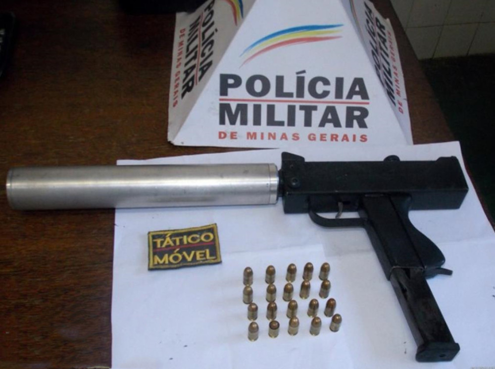 巴西民间自制的武器,钢管焊成的猎枪不算啥,自制六管榴弹发射器可还行
