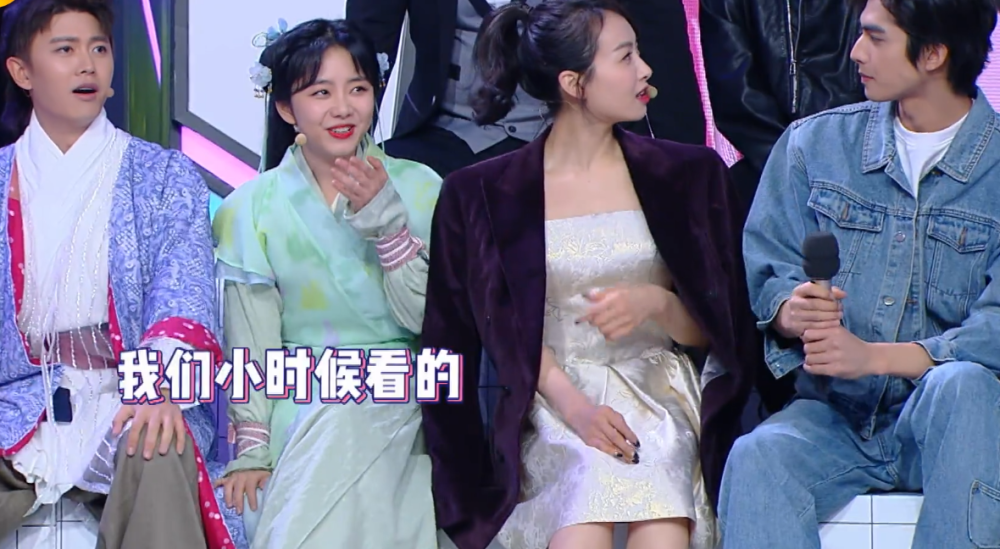 任嘉伦谭松韵合唱,表演完谁注意两人表情,不愧是"六元