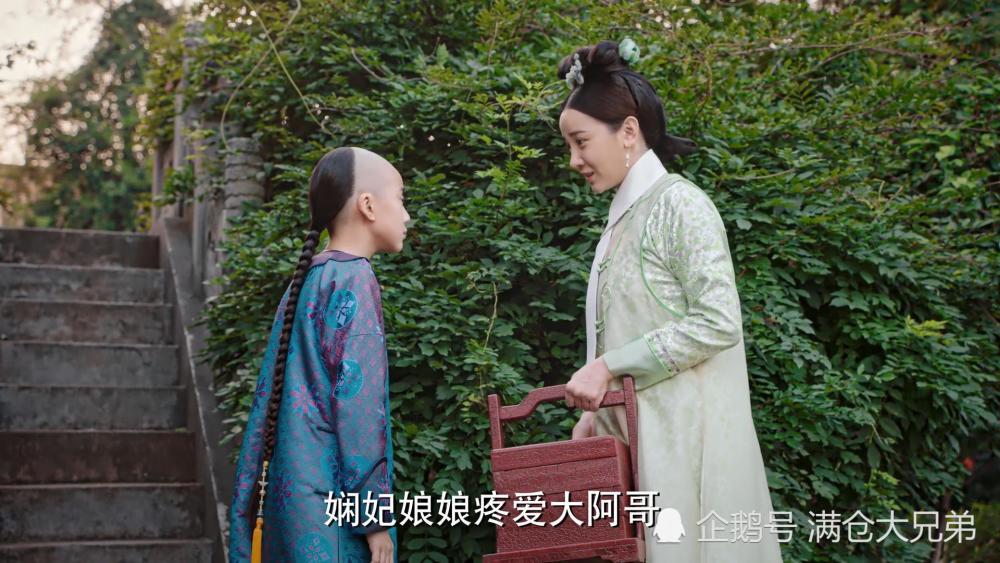 泽芝从干杂活的普通宫女成为海兰的贴身宫女,自然心怀感激.