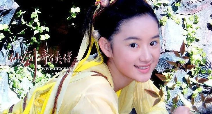 初识郭晓婷是在《错爱一生》中,她饰演的小忆罗凭借犀利的眼神让
