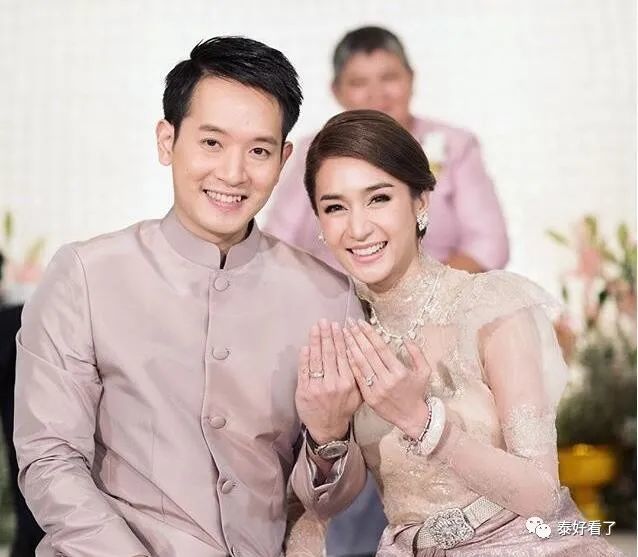 泰星rita结婚了!与富豪老公青梅竹马,泰圈有钱有颜的hiso们