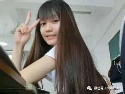 大饼脸就是不美的脸型吗？不是的，这里有她们最适合的9款长发！