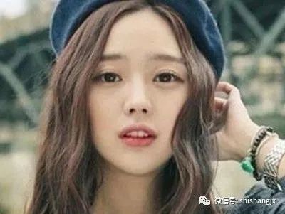 大饼脸就是不美的脸型吗？不是的，这里有她们最适合的9款长发！