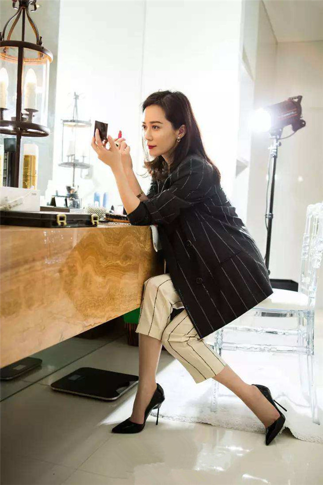 纵观娱乐圈里过了40岁的女明星,还能一直保持"女神"称号的想必非