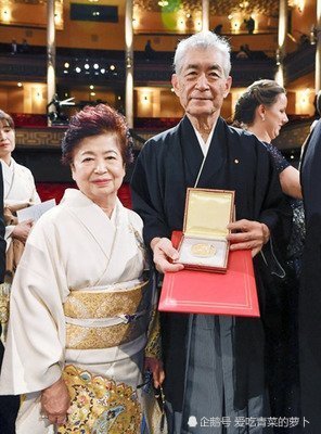 10 日二本科学家铃木章因在2010年获得的诺贝了化学奖9 日本科学家