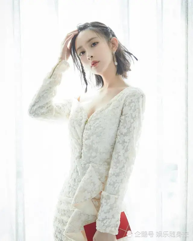 孟子义真是美的好像仙子下凡一样,浑身透露着唯美的气息!