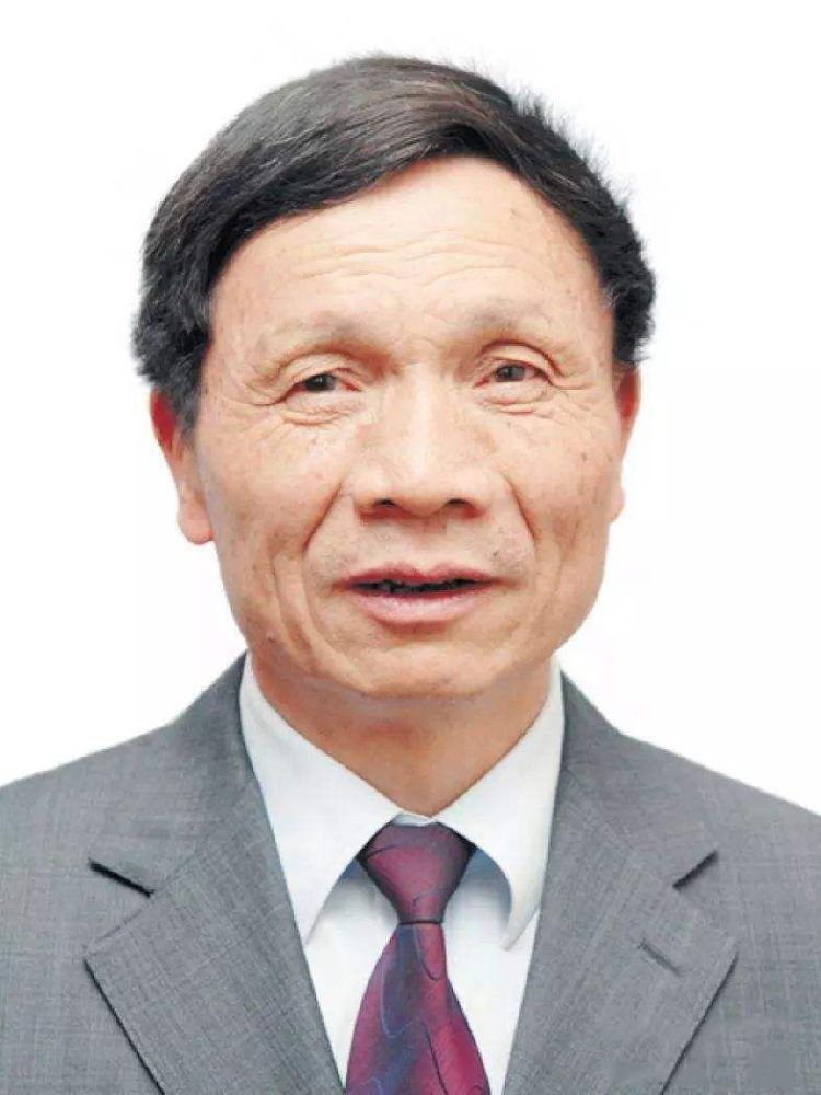 黄伯云