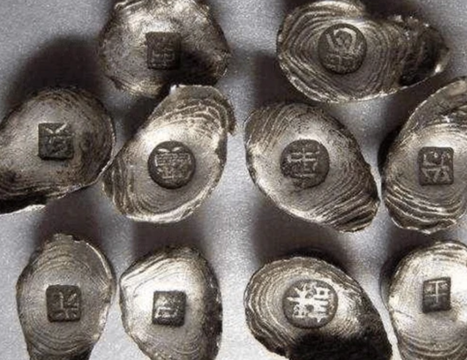 古代银子到底长啥样?全是牙印,黑不溜秋,掉地上都认不