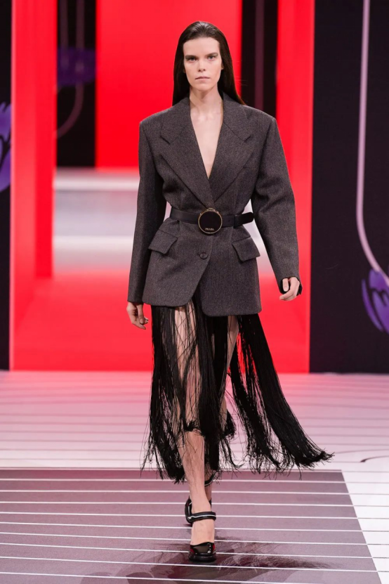 miuccia prada:女魔头"prada"最近有点"躁"