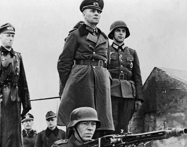 隆美尔只有三个德国师,为何打的那么猛?希特勒为何不