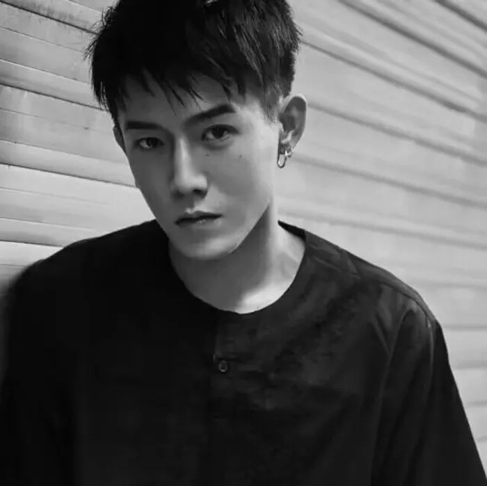 头像七张黑白真人帅气男生头像