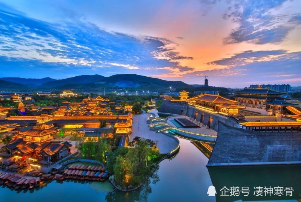 襄阳"唐城"晚霞
