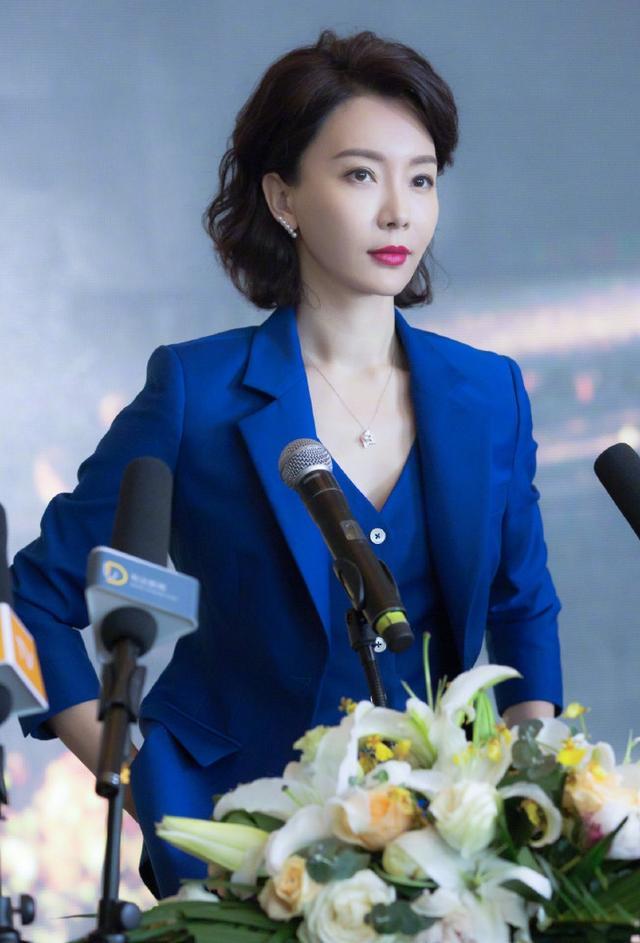 陈数在新剧里也太会穿了吧?跟她学职场穿搭,每套造型