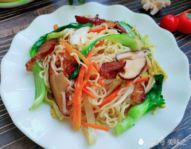 美食推荐:腊肉蔬菜炒面,三鲜面,黄豆芽蒸卤面,清汤宫面