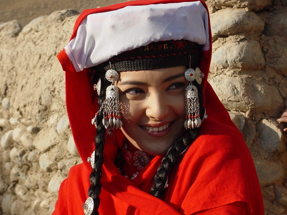 塔吉克族的姑娘可以有多美呢?小编在这里收集了几张图片.