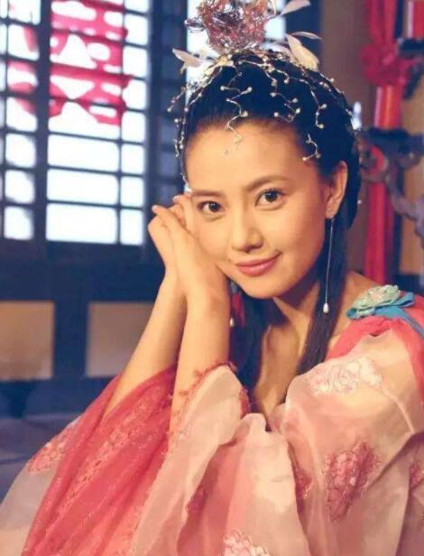 贾静雯和高圆圆谁更美两人合作4部剧贾静雯却只赢了一次