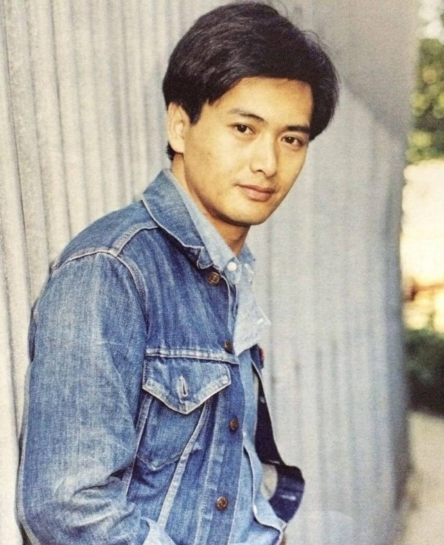 (其实按颜值排的) 周润发出生于1955年,在80年代凭《英雄本色》