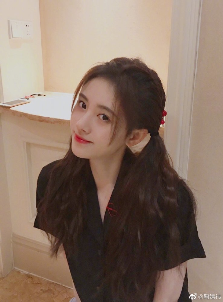 鞠婧祎吃"老本"了吗?港风美人一朝得势,四千年美少女难放手了
