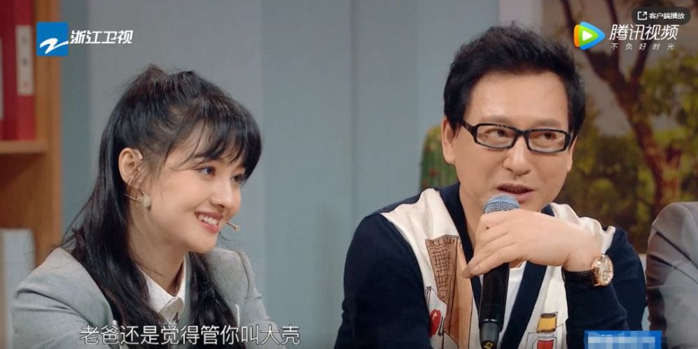 郑成华参加 《王牌》坑女儿,对比关晓彤爸爸情商低,郑爽尴尬无语