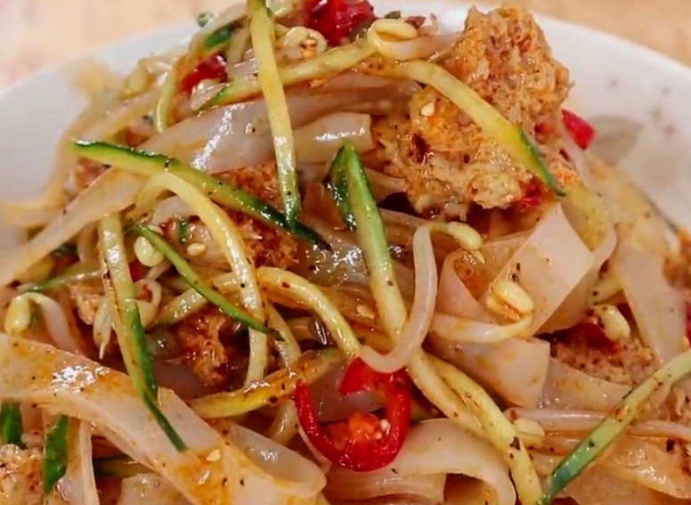 5,墨西哥风情小米椒浇汁精制白玉面——凉皮