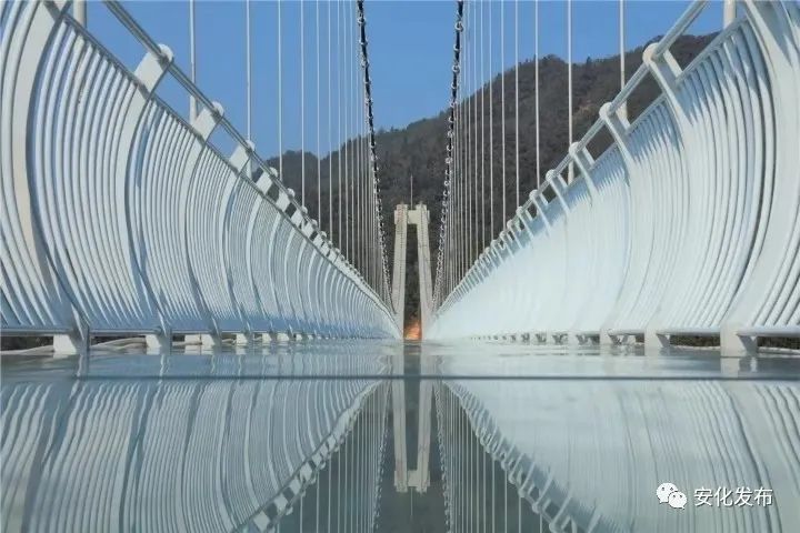 3月7日,云台山风景区计划对景区内索道缆车,玻璃栈道,玻璃吊桥,石漠