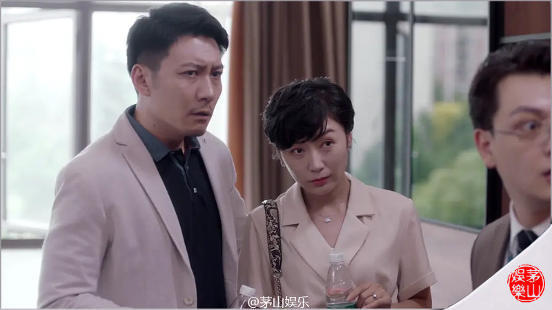 俞白眉的老婆也是一名演员,她就是《网虫日记》的女主演代乐乐,据说
