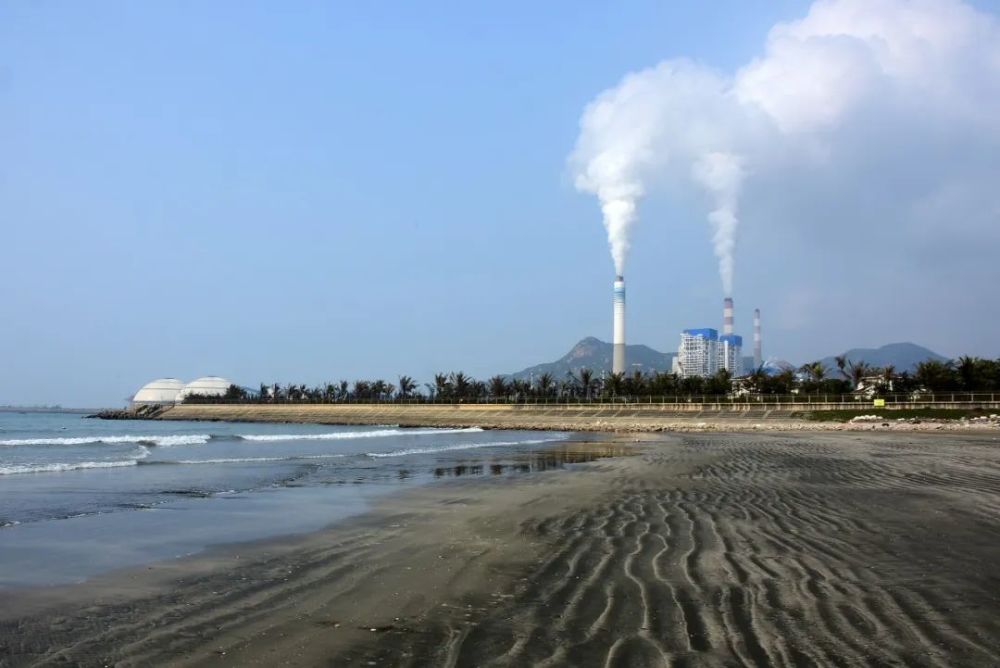 这一带有国电台山火力发电厂,赤溪镇沿海就是广东省电能的重镇,台山