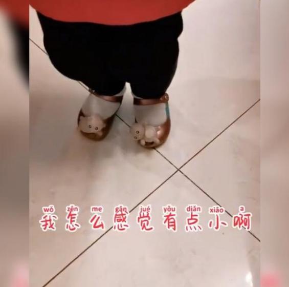 臭美宝宝上线萌宝穿小鞋火了网友你多大鞋我多大脚