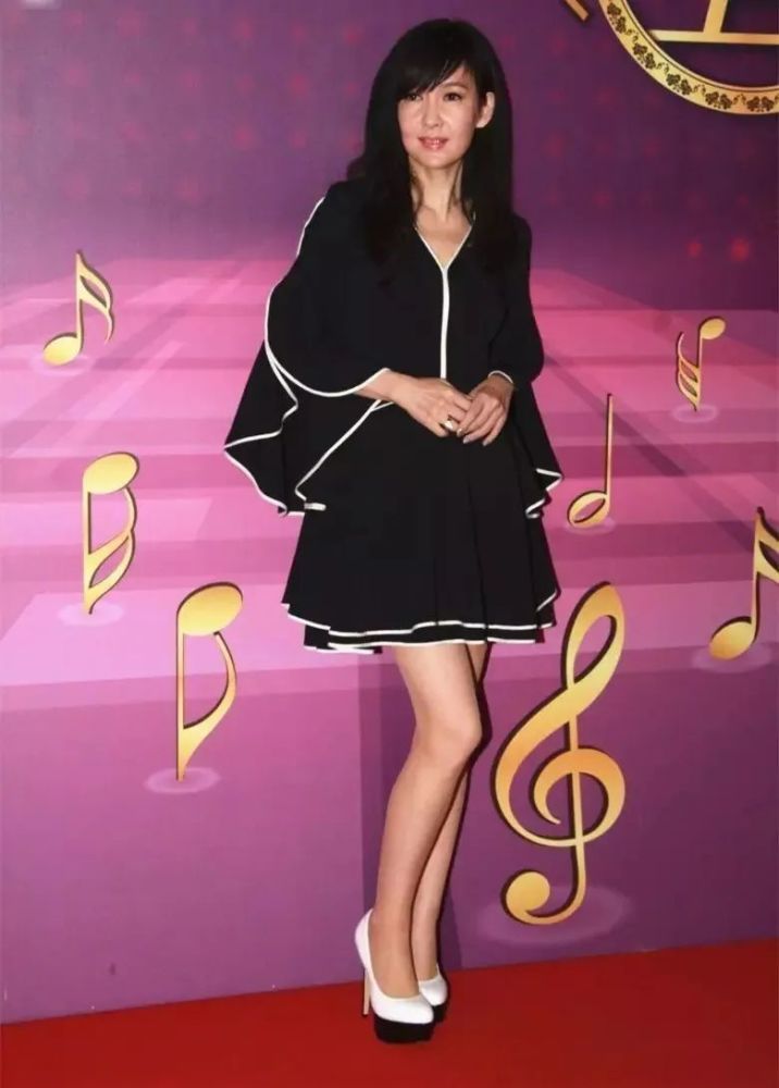 周慧敏青涩旧照曝光,配不配得上"玉女掌门人",一目了然