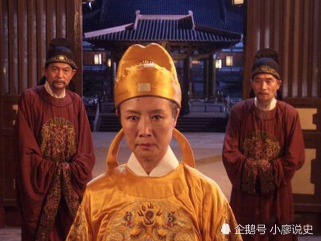 并且还刚正不阿所以深得女皇武则天的信任,因此狄仁杰也常常以宰相的