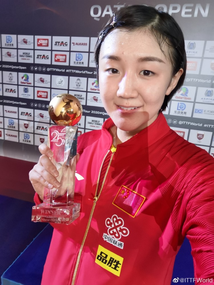 陈梦笑得真甜!站冠军领奖台找伊藤美诚握手,马琳长舒一口气