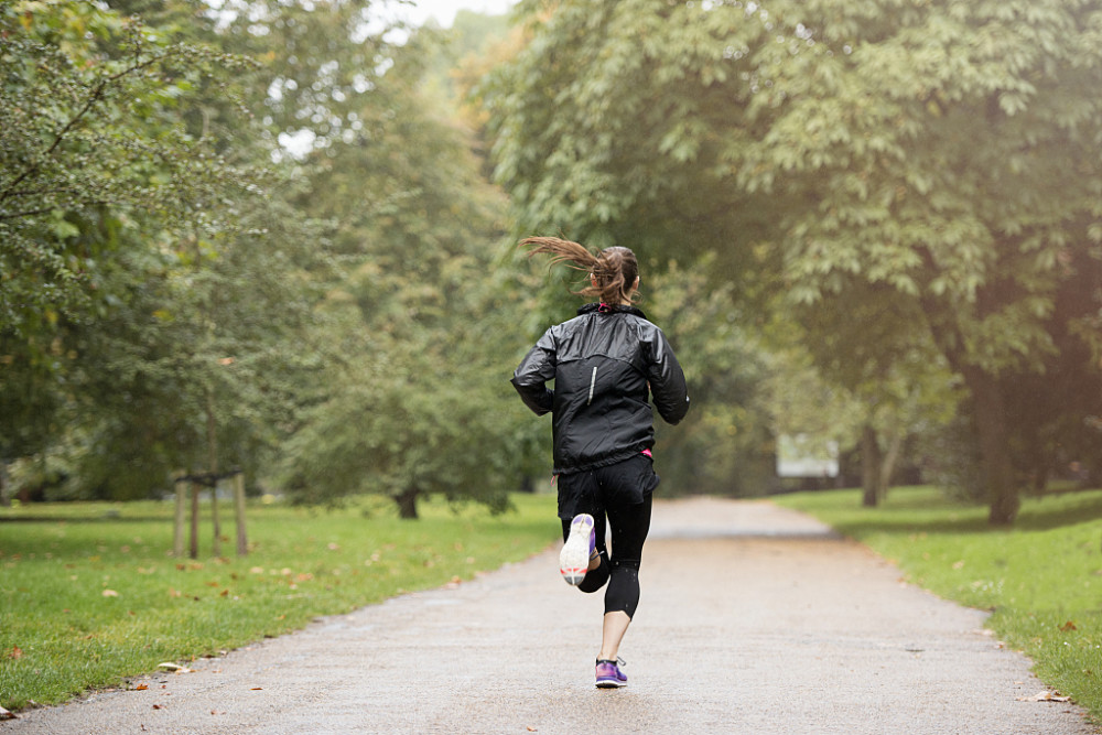 每天坚持跑步30分钟，对身体有哪些益处？