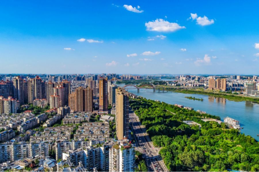 (印象嘉陵江·山水南充城) 自上而下,她流过米仓山的古栈道,流过武皇