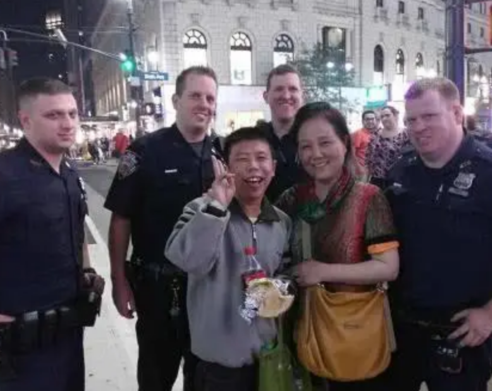 有大量的美籍华人赶回国,这是发生啥了?看完了解了