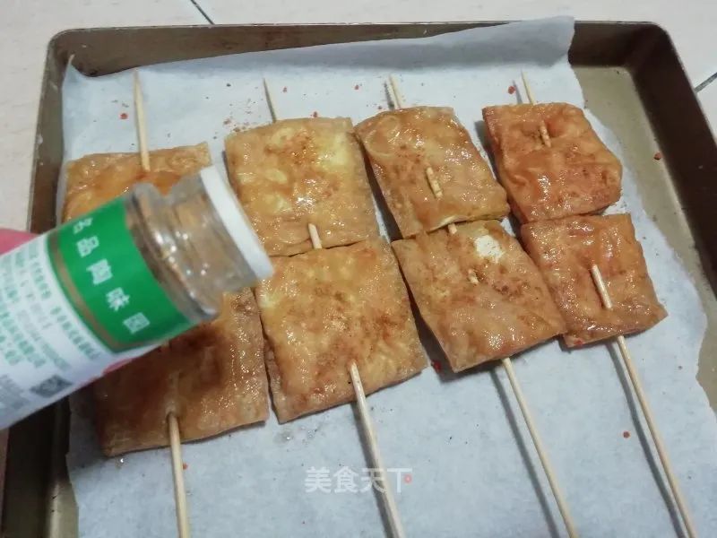 蒜蓉烤油豆腐在家就能复刻出街边烧烤风味超级简单又美味