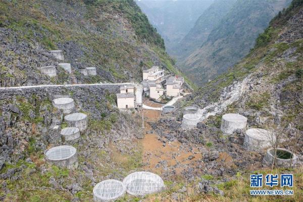 这是3月9日在广西河池市凤山县江洲瑶族乡巴标村拍摄的家庭水柜.