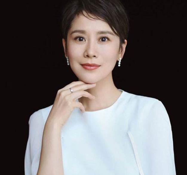 首先要说的就是舒淇,她是很出名的演员,演技非常自如,一步一步走到