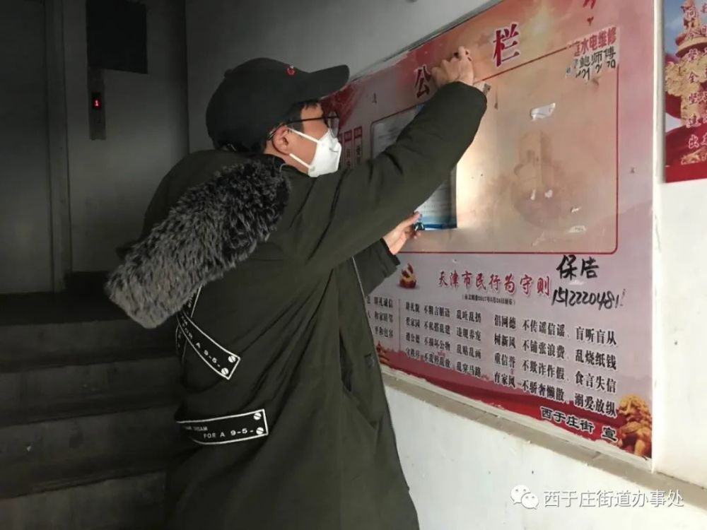 一个多月来,张庆泽就是这样风雨无阻战斗在疫情防