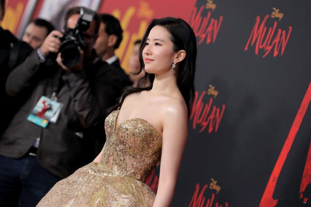 《花木兰》世界首映礼，电影将如期上映，刘亦菲也太美了吧