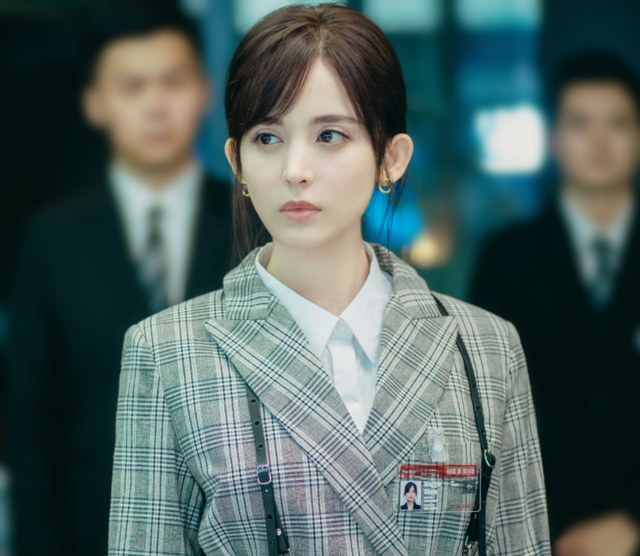 古力娜扎新剧《风暴舞》将播,粉丝们都说她演技有进步