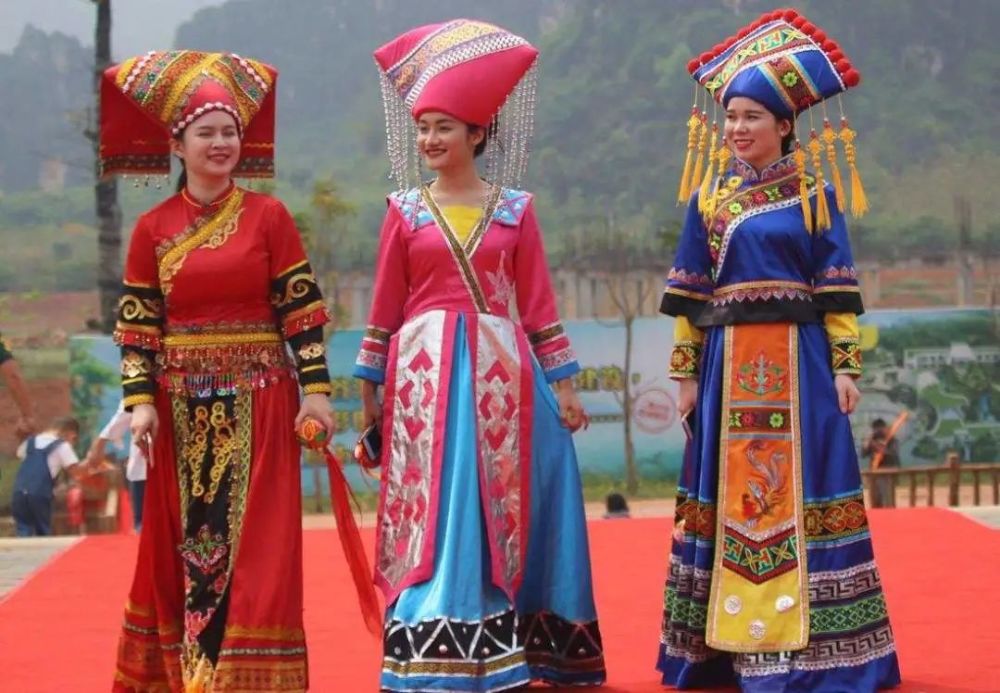 广西壮族多少人口_广西壮族服饰图片