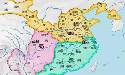 赤壁之战中,曹操被孙刘联军击败,奠定了三国鼎立的雏型.
