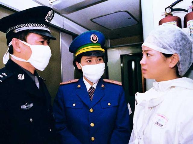 2003年非典题材电影《惊心动魄》明显吸取了《卡桑德拉大桥》技巧