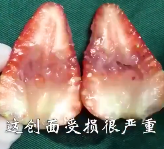 可能会发生子宫穿孔,宫颈损伤,感染,羊水栓塞,出血等一系列危险.