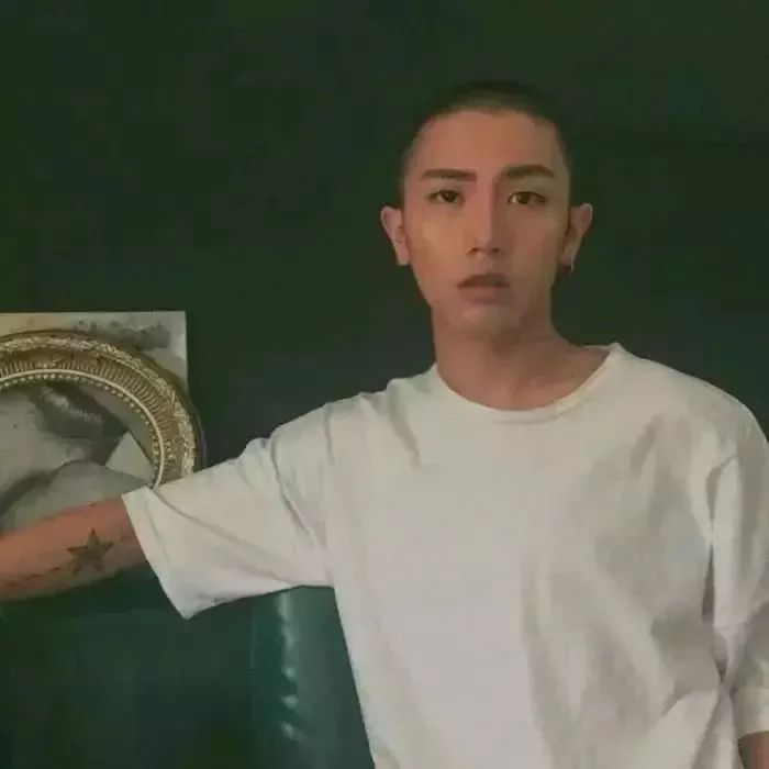 男生头像 · 风雨里做个大人